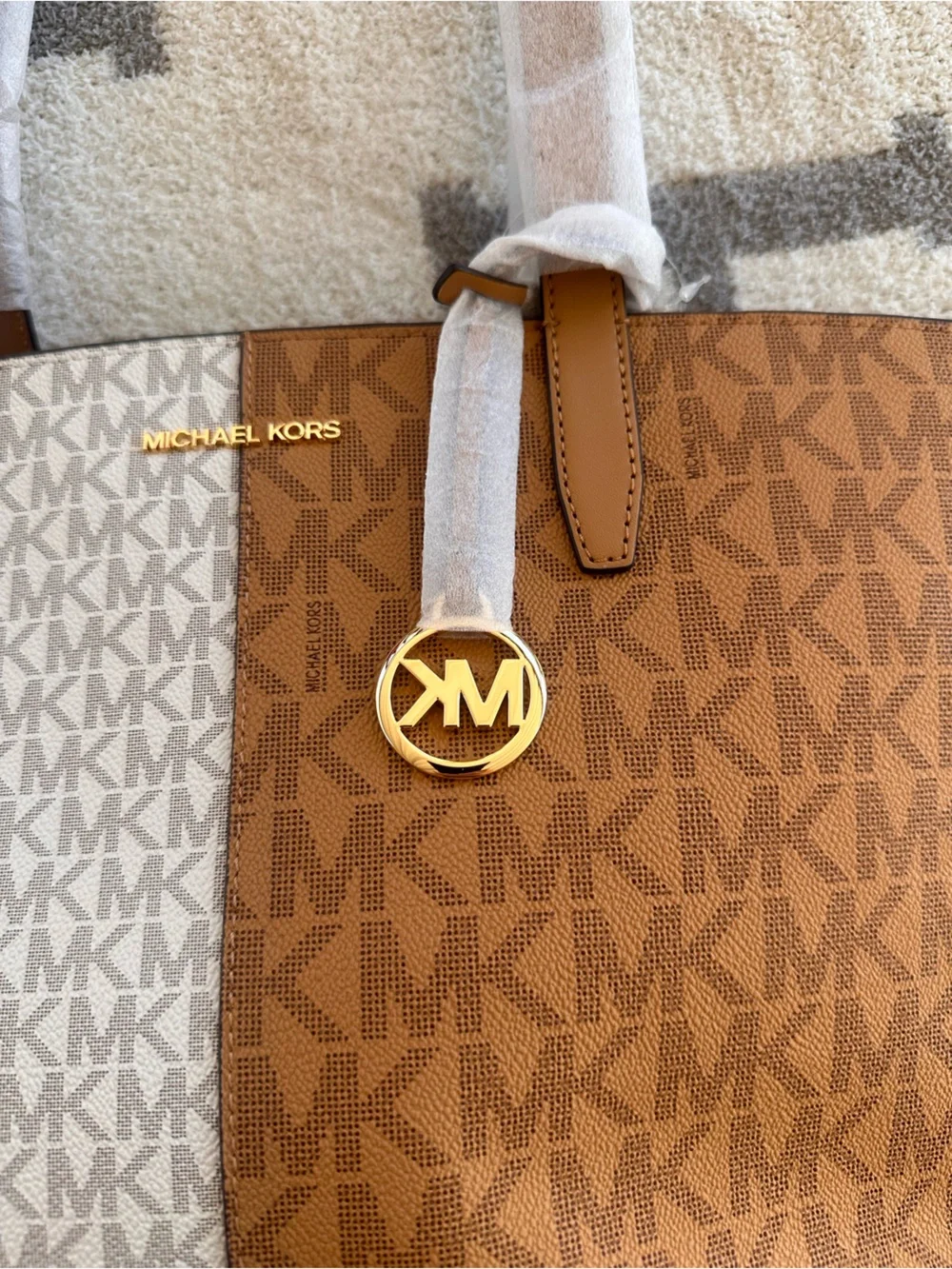 Michael Kors Two-Tone MK Signature Tote - Cognac & Vanilla Jet Set tote - Picture 3 of 14